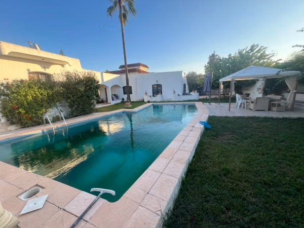 In affitto villa a un piano con piscina
