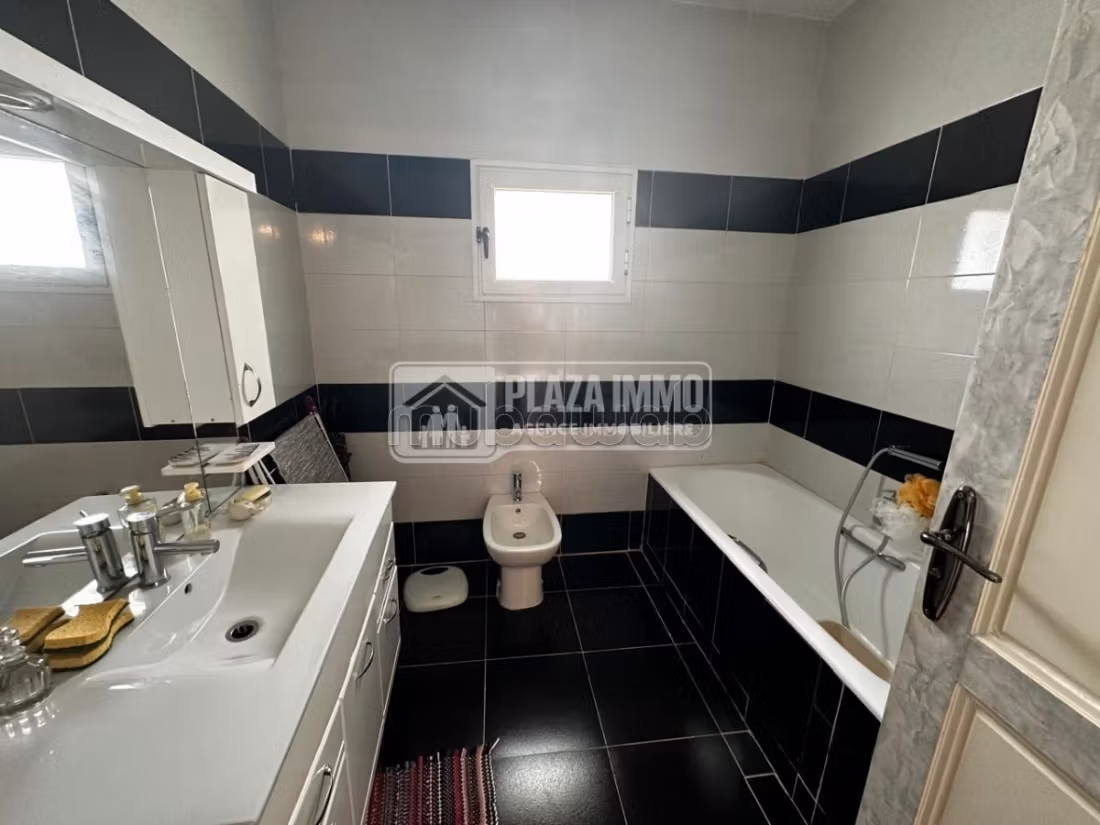 A vendre villa 3 etages a jendouba