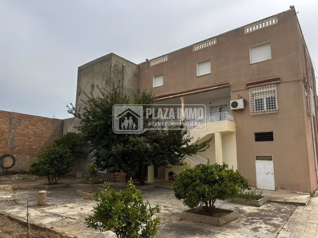 A vendre villa 3 etages a jendouba