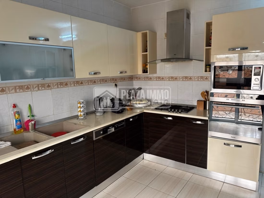 A vendre villa 3 etages a jendouba