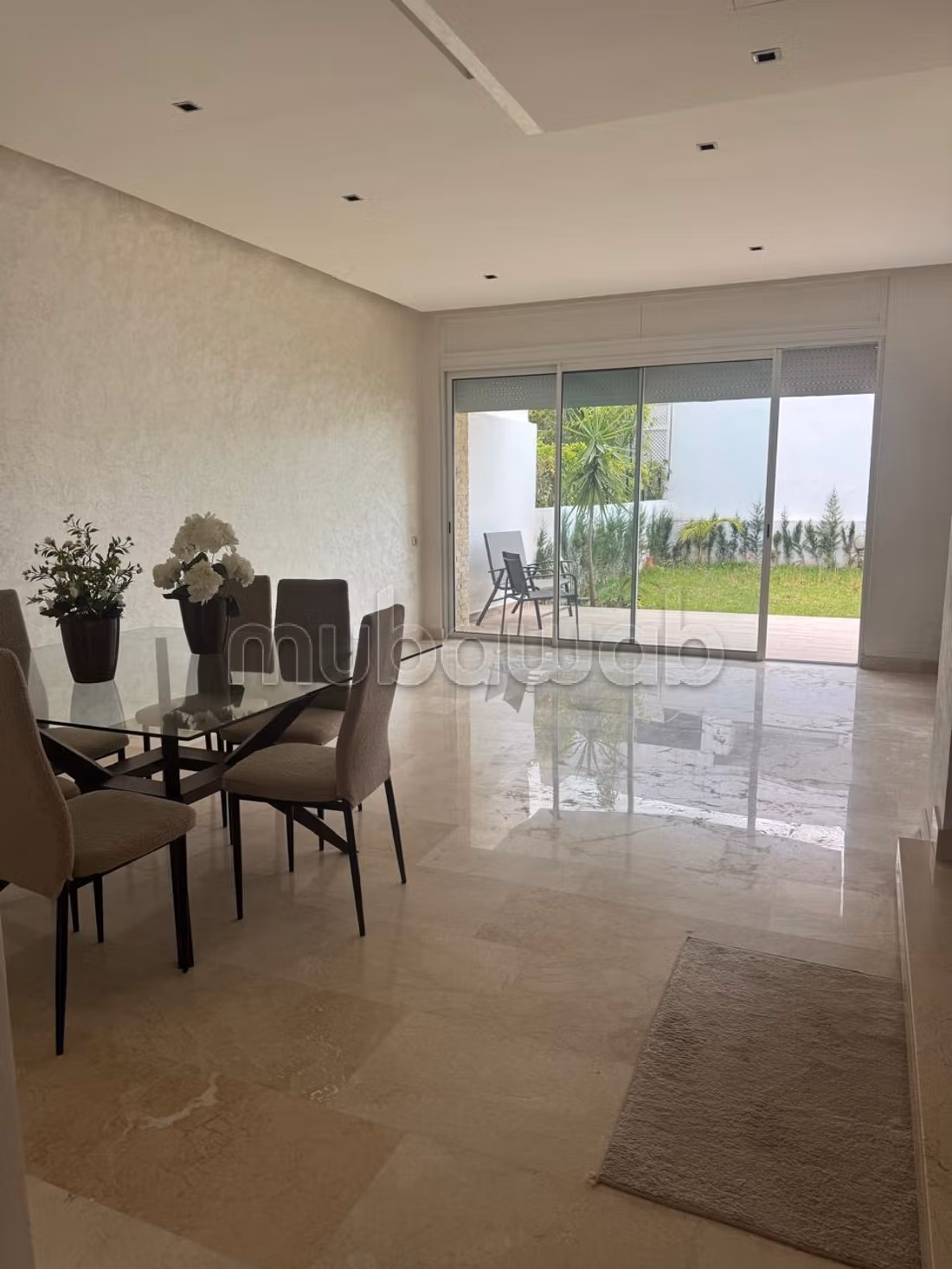 Semi-gemeubileerde villa