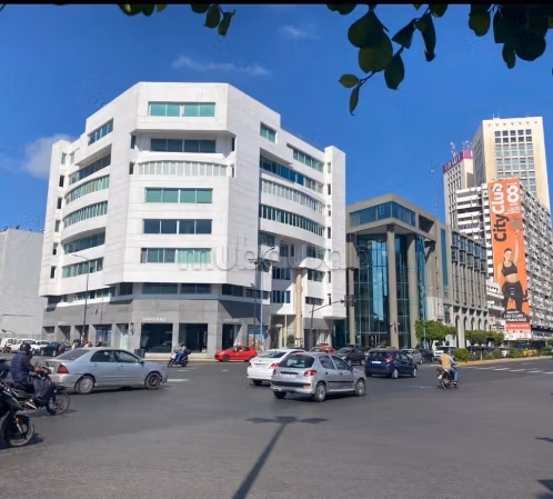 Beau local commercial en location à Maârif. 501 m²