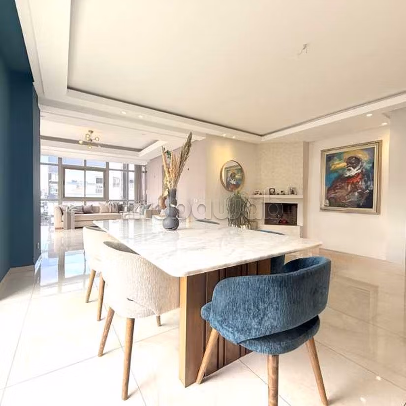 Appartement à Vendre de 243.0 m² à Casablanca, Gauthier — 4