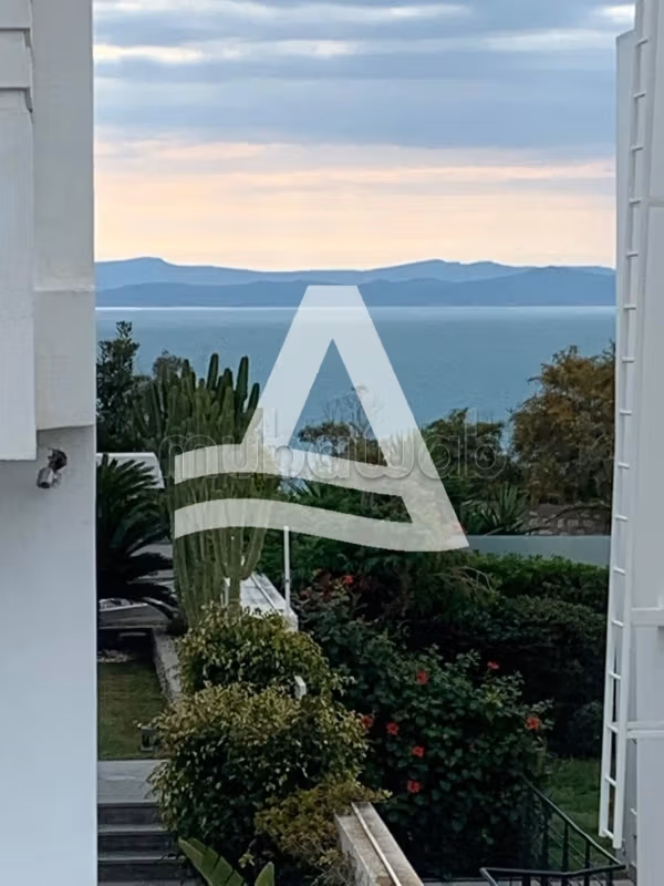 Triplex arredato con gusto a Gammarth
