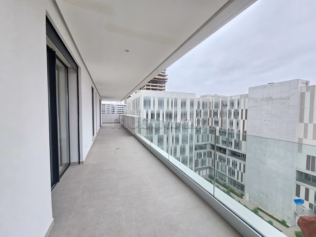 Appartement neuf spacieux avec grande terrasse