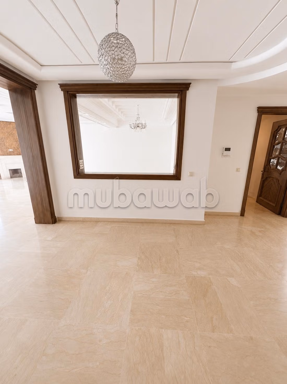 Bel appartement en location à Bourgogne Ouest. 5 belles chambres. Ascenseur et terrasse — 2