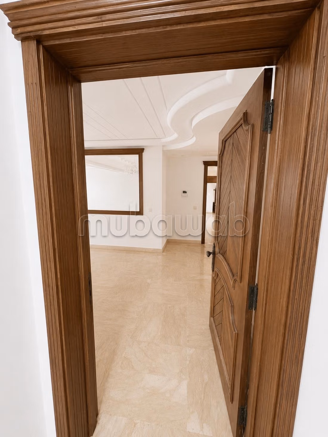Bel appartement en location à Bourgogne Ouest. 5 belles chambres. Ascenseur et terrasse — 5