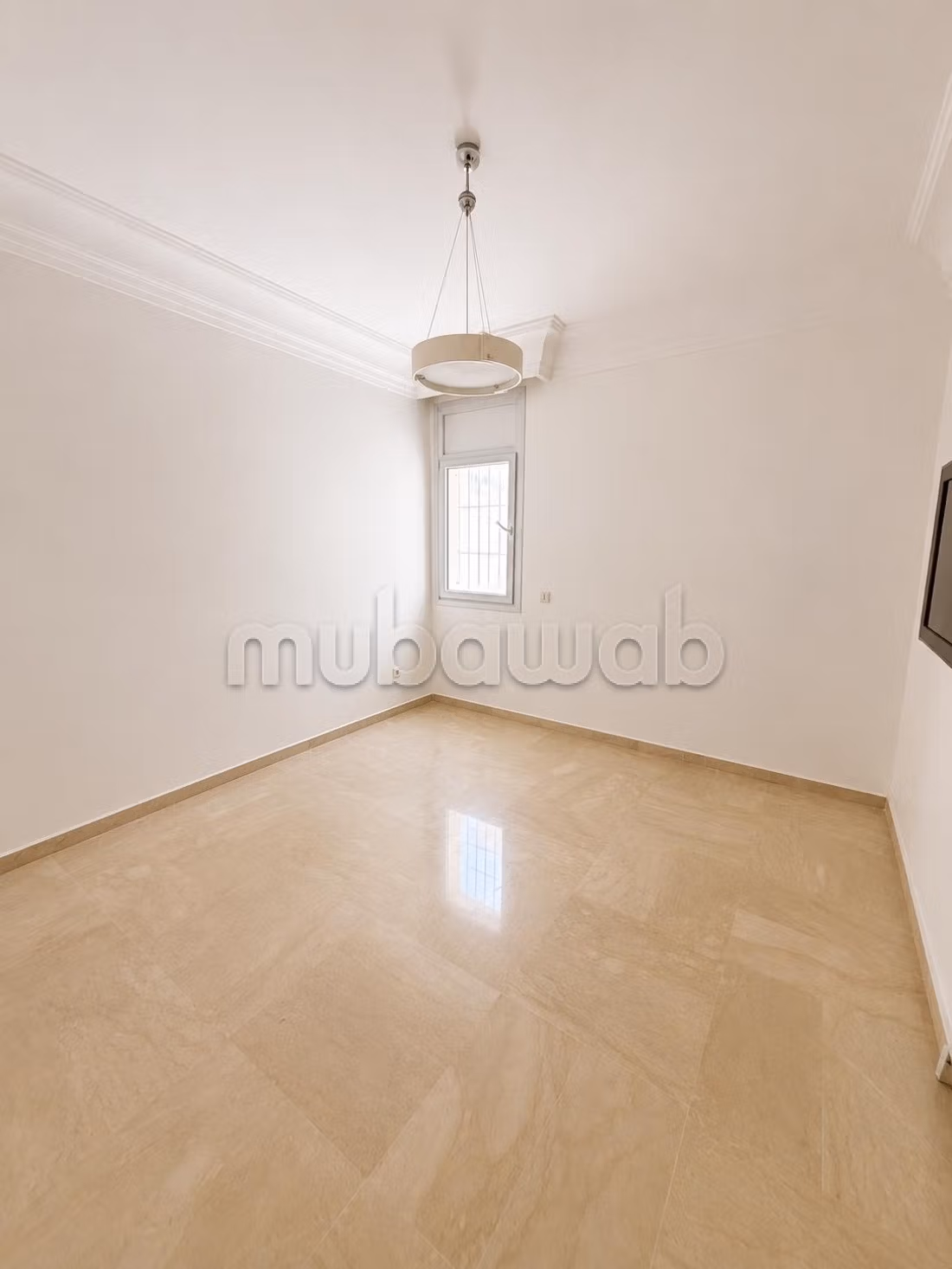Bel appartement en location à Bourgogne Ouest. 5 belles chambres. Ascenseur et terrasse — 6