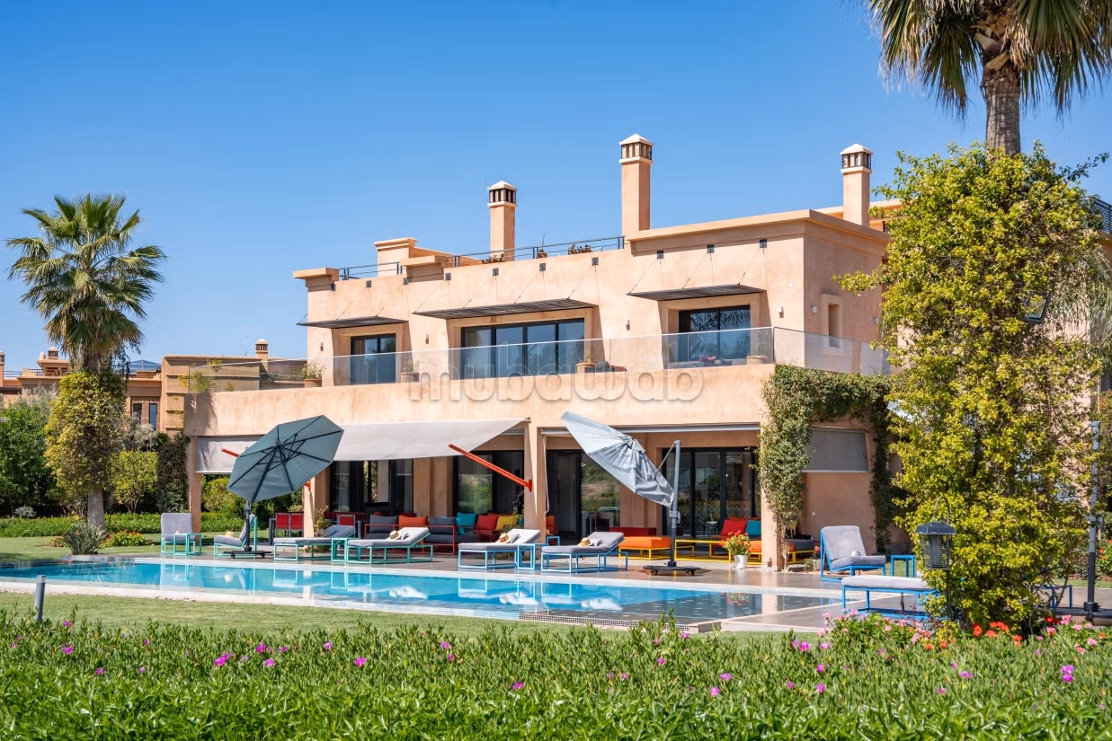 Villa d' exception, front de golf, 927 m2 hab