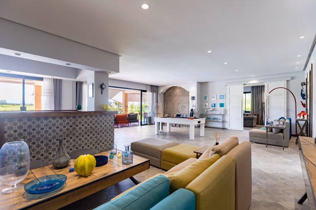 Villa d' exception, front de golf, 927 m2 hab