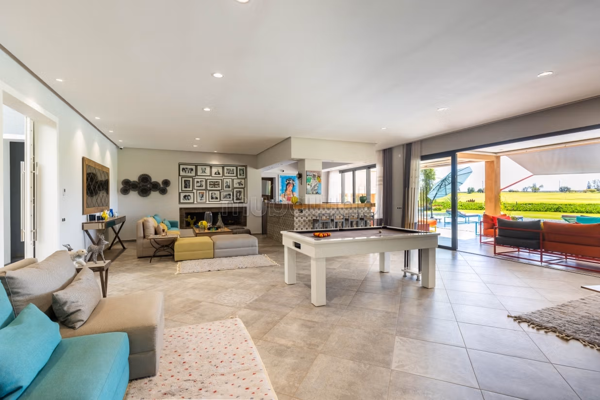 Villa d' exception, front de golf, 927 m2 hab