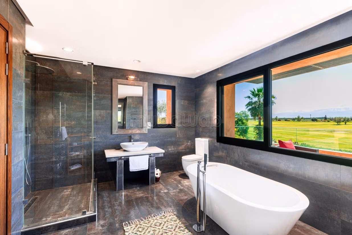 Villa d' exception, front de golf, 927 m2 hab
