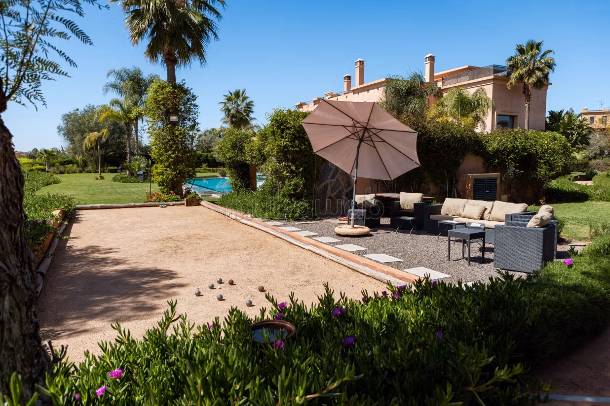 Villa d' exception, front de golf, 927 m2 hab