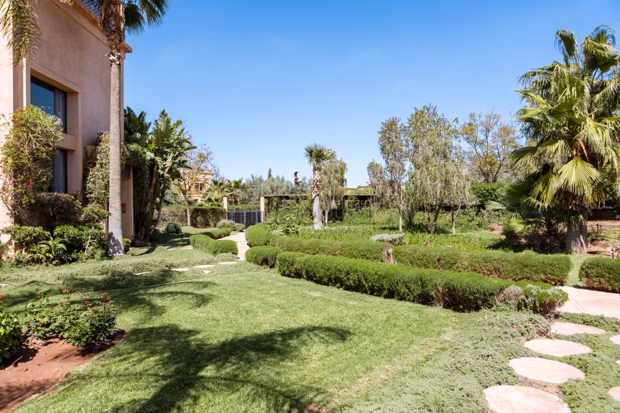 Villa d' exception, front de golf, 927 m2 hab