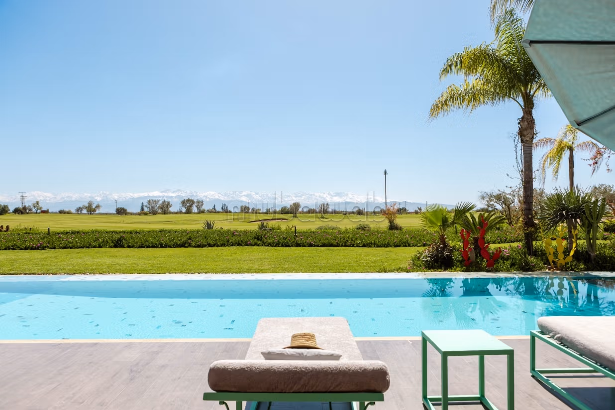 Villa d' exception, front de golf, 927 m2 hab