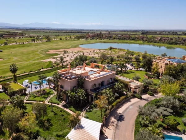 Villa eccezionale, di fronte al golf, 927 m2 abitabili
