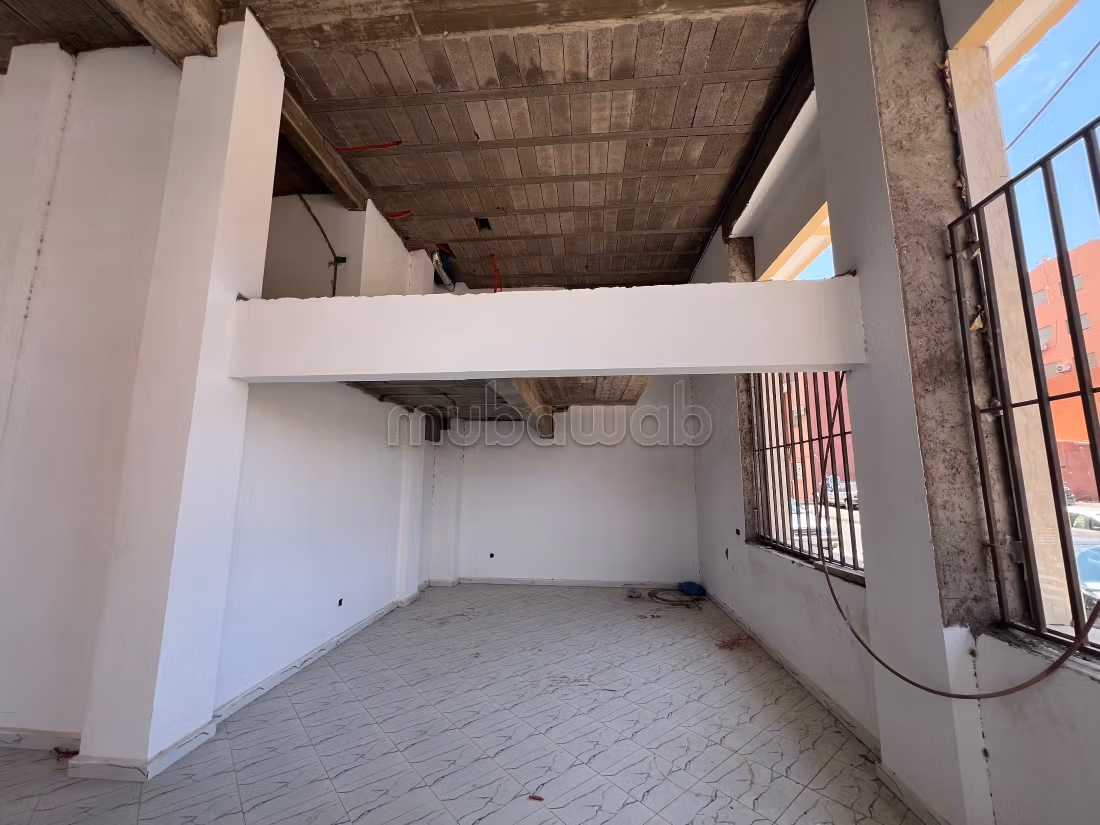 Beau local commercial en location à Route de Safi.
Superficie 68 m².
Prestation de conciergerie