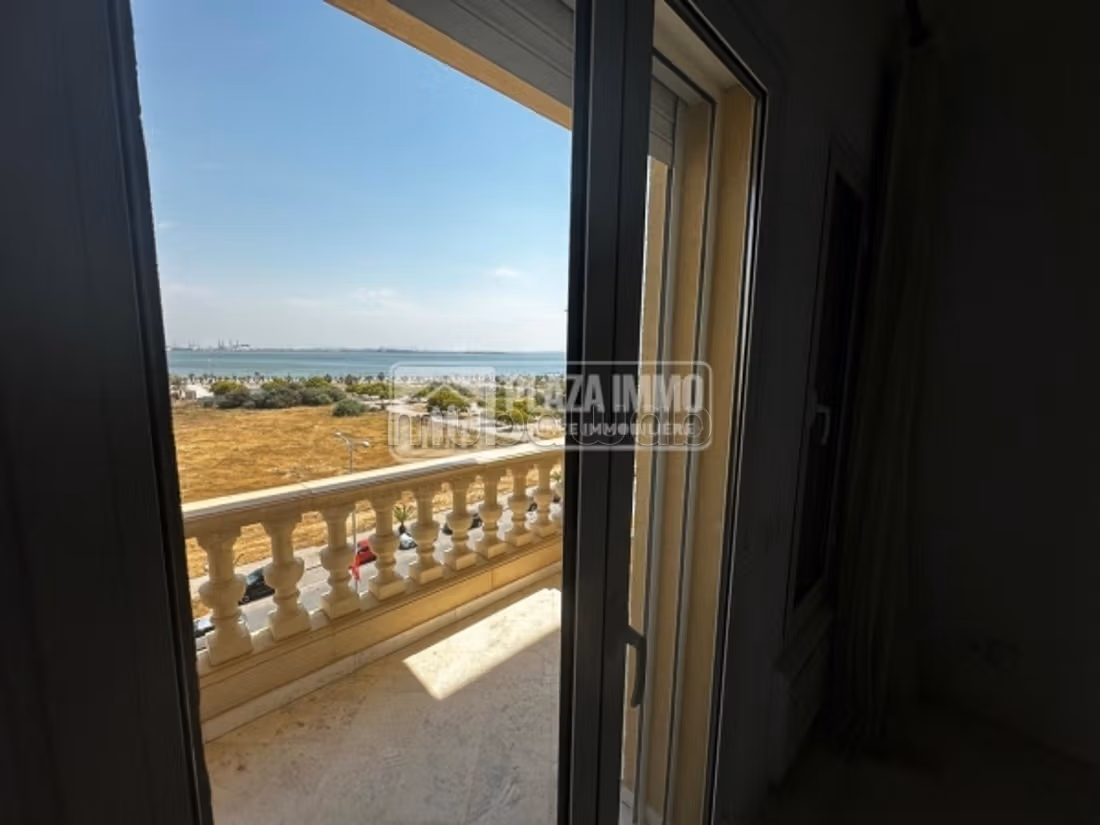 In vendita un magnifico appartamento S3 al lago 2