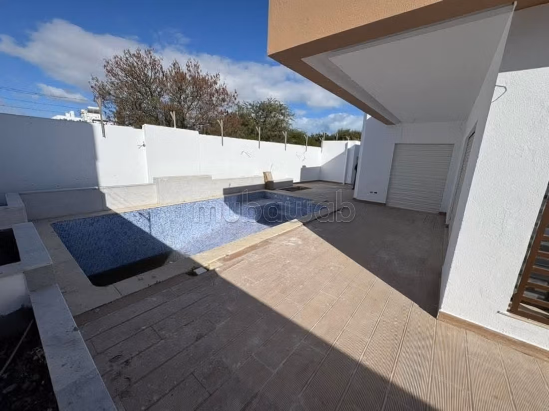 A Vendre Villa avec Piscine à Chotrana 2