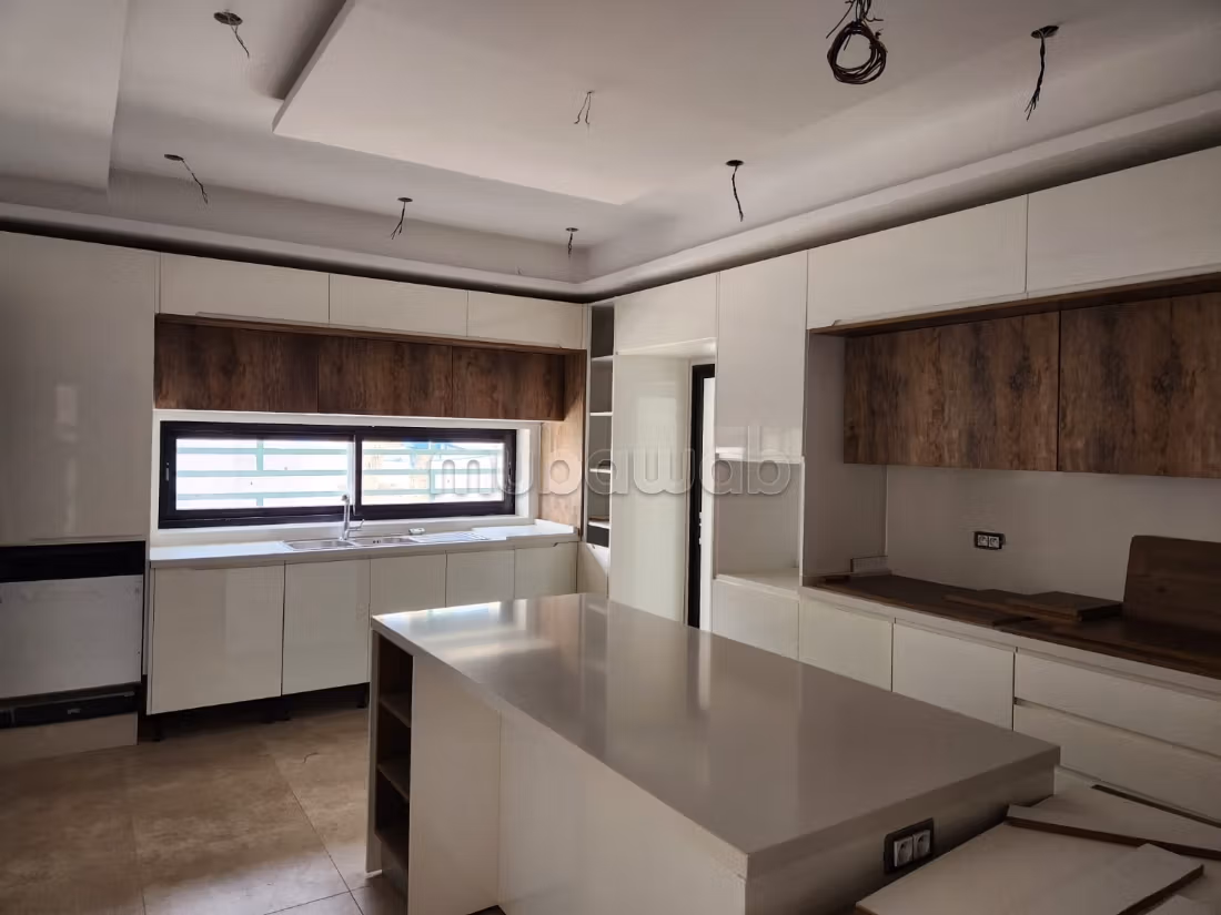 A Vendre Villa avec Piscine à Chotrana 2