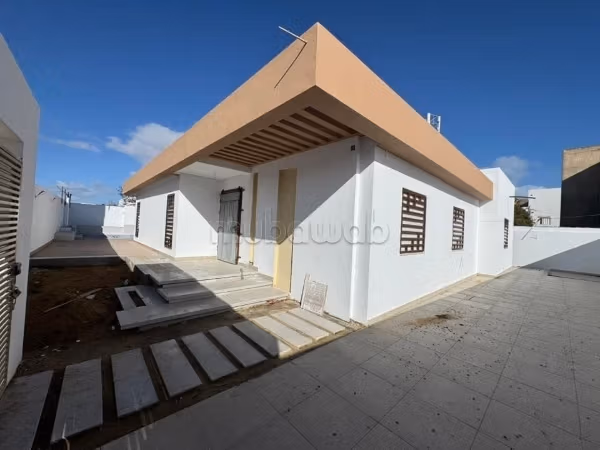 In Vendita Villa con Piscina a Chotrana 2