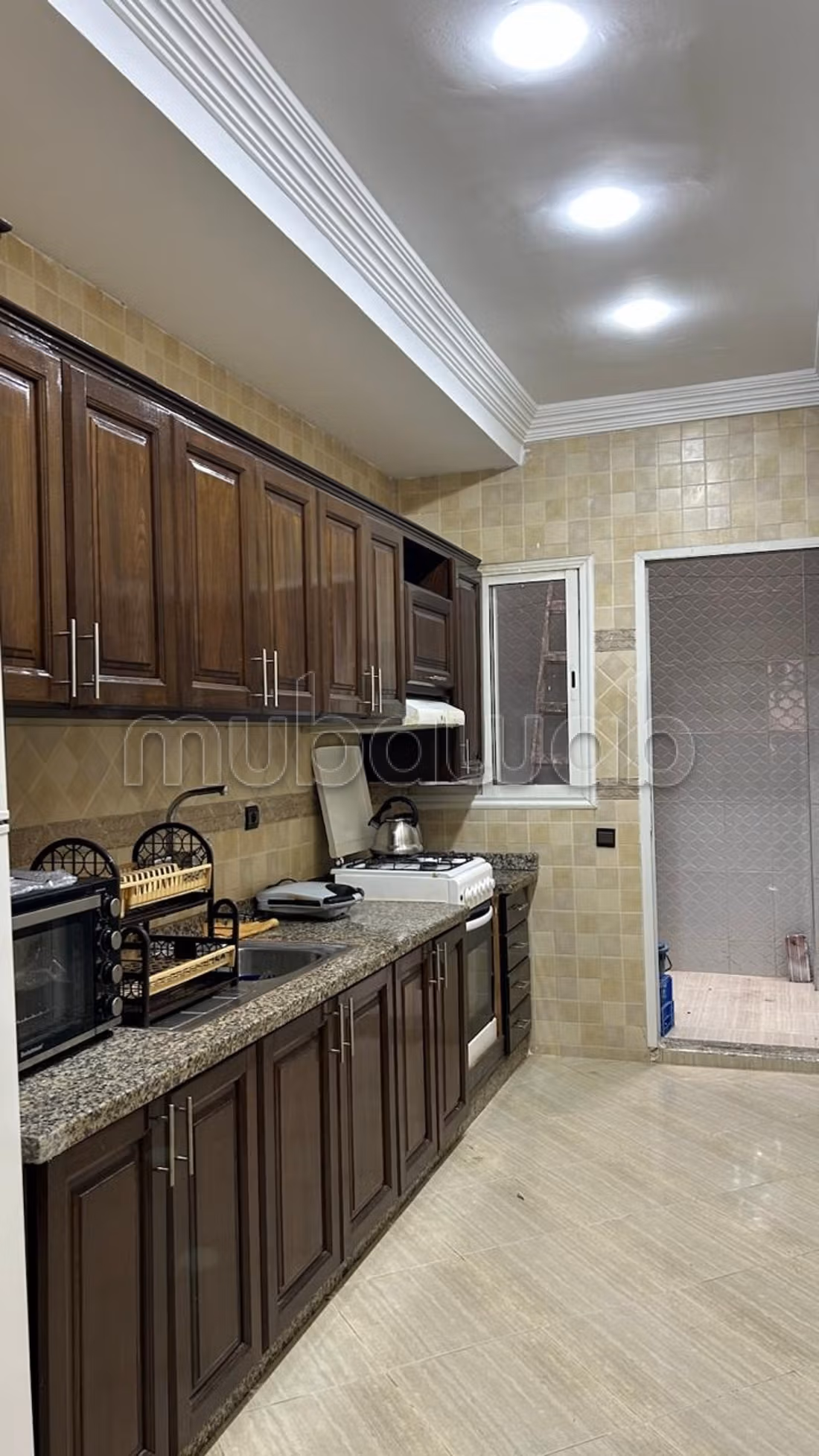 Alquila este apartamento en Mers Sultan. Superficie total 80 m². Amueblado