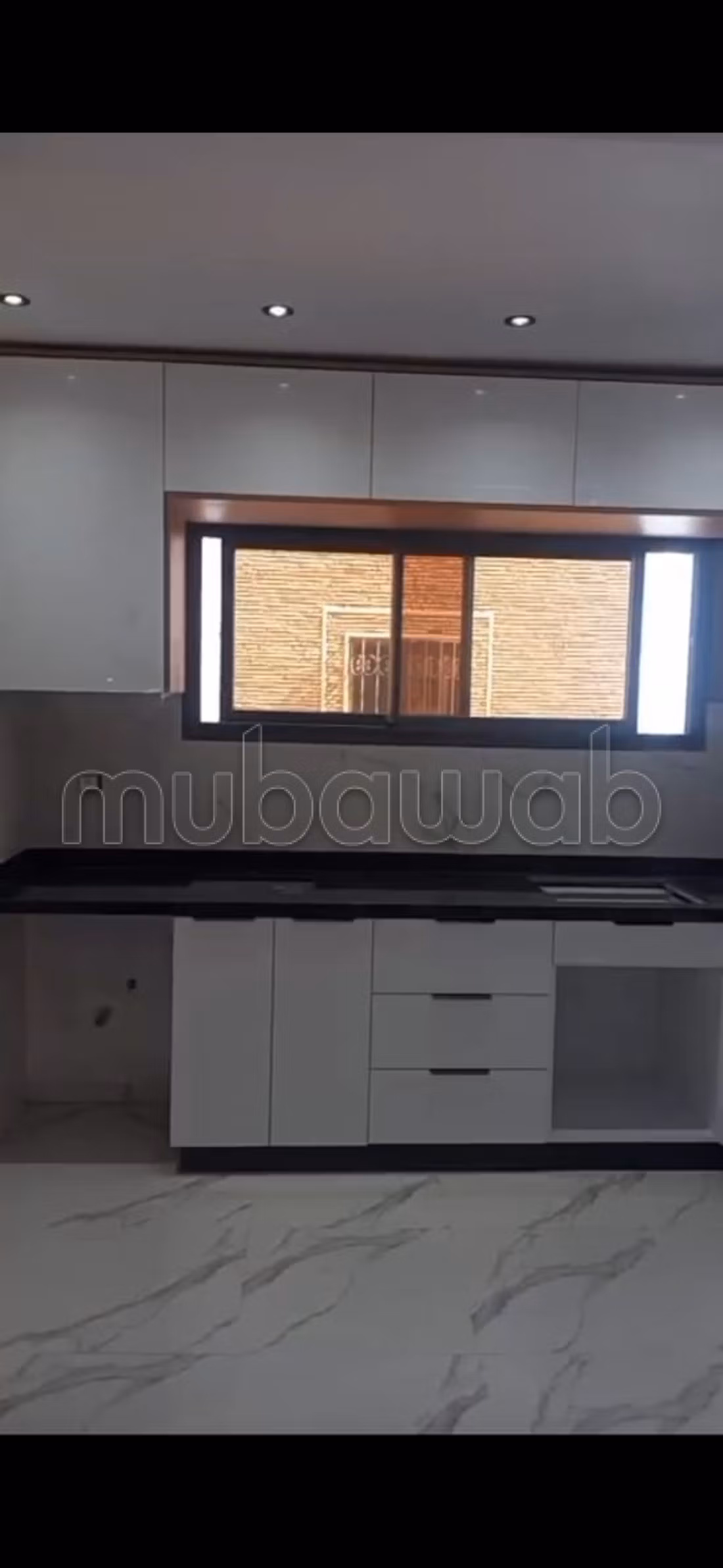 Tres belle appartement dans une maison r2