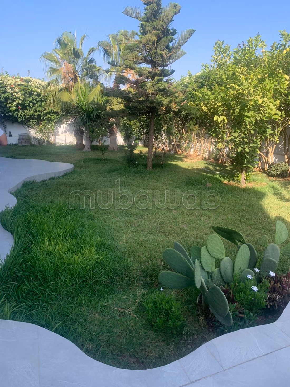 Villa exceptionnelle à vendre à El Haga. 6 pièces confortables. Meublée