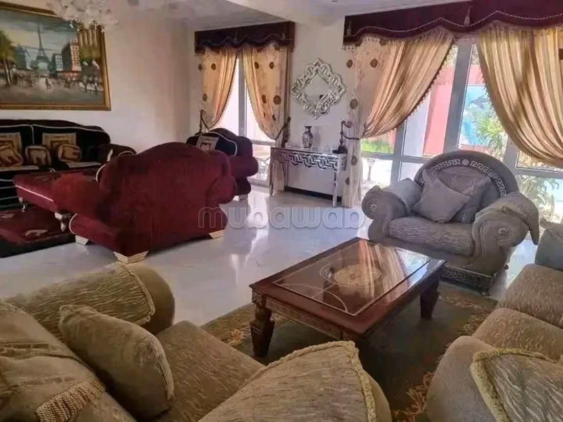 Uitstekend huis te koop in Ailigh. 7 grote kamers. Gemeubileerd