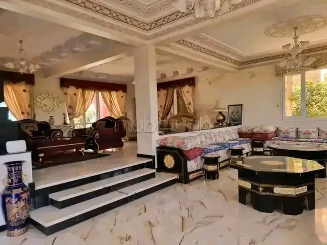 Uitstekend huis te koop in Ailigh. 7 grote kamers. Gemeubileerd