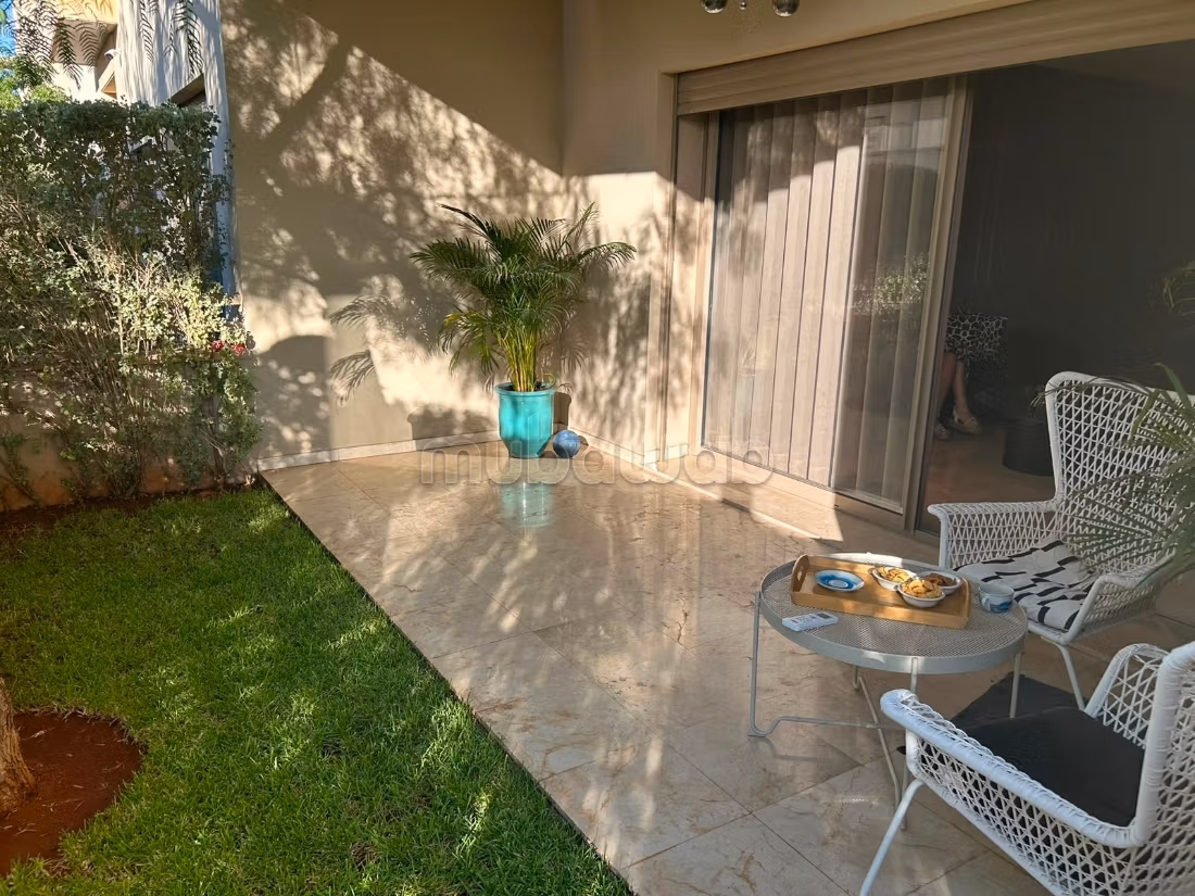 Location d'un appartement à Ville Verte.
Surface de 217 m².
Climatisation et piscine