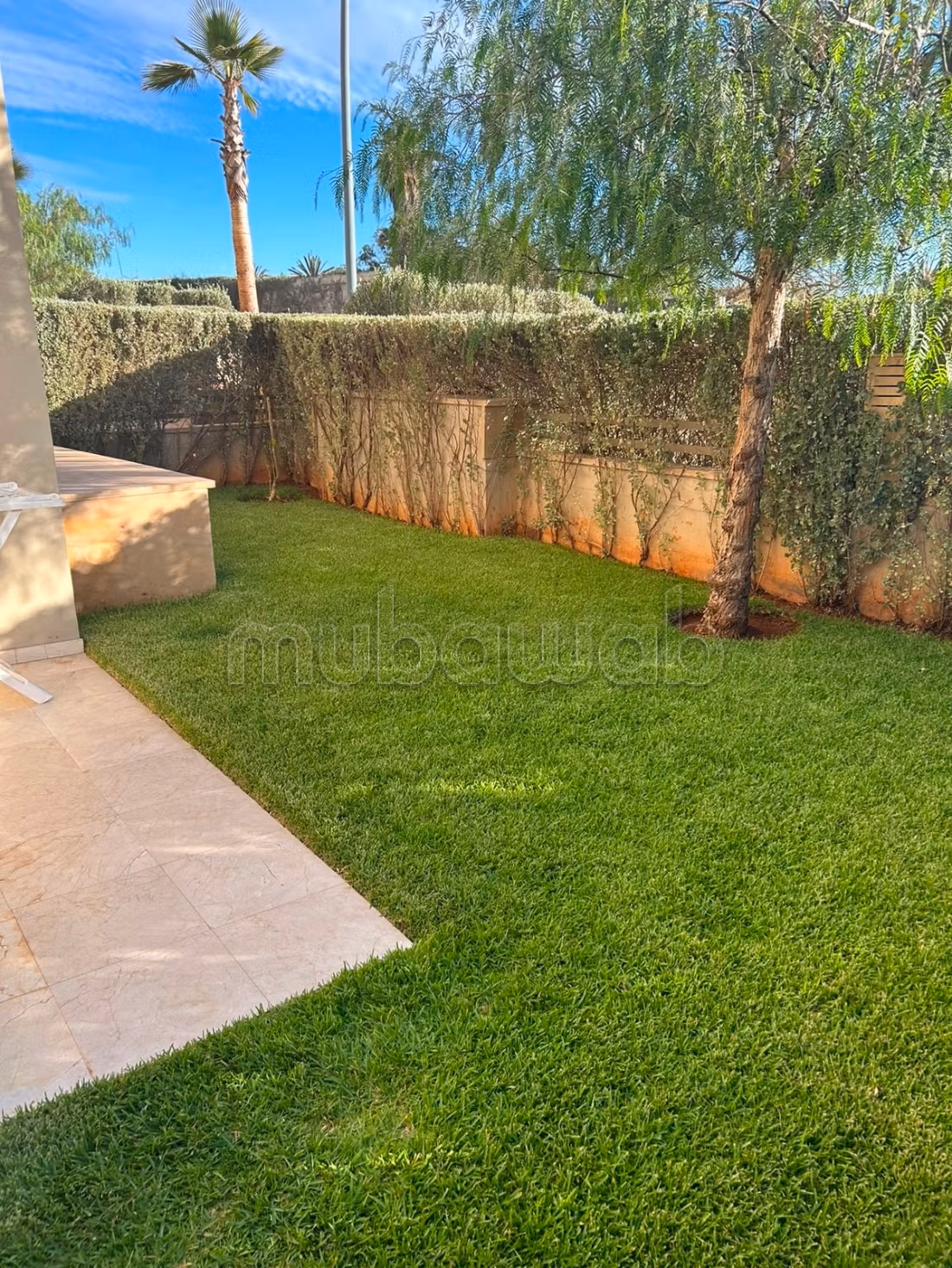 Location d'un appartement à Ville Verte.
Surface de 217 m².
Climatisation et piscine — 4