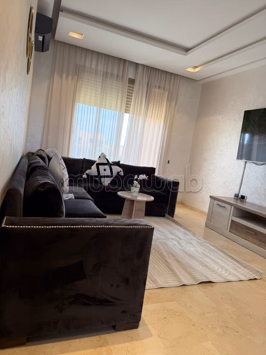 Louez cet appartement à Agdal. 
Surface de 97 m². 
Bien meublé — 3