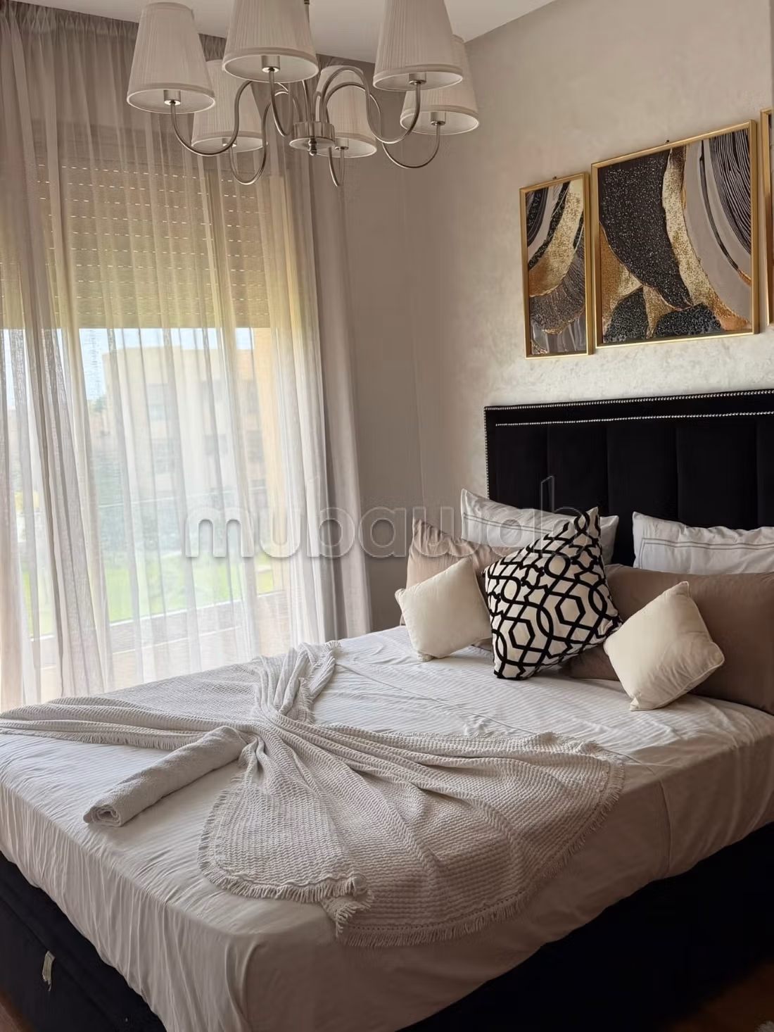 Louez cet appartement à Agdal. 
Surface de 97 m². 
Bien meublé — 6