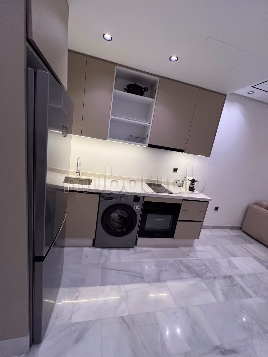 Très bel appartement en location à Palmier.
Surface de 58 m².
Meublé — 6
