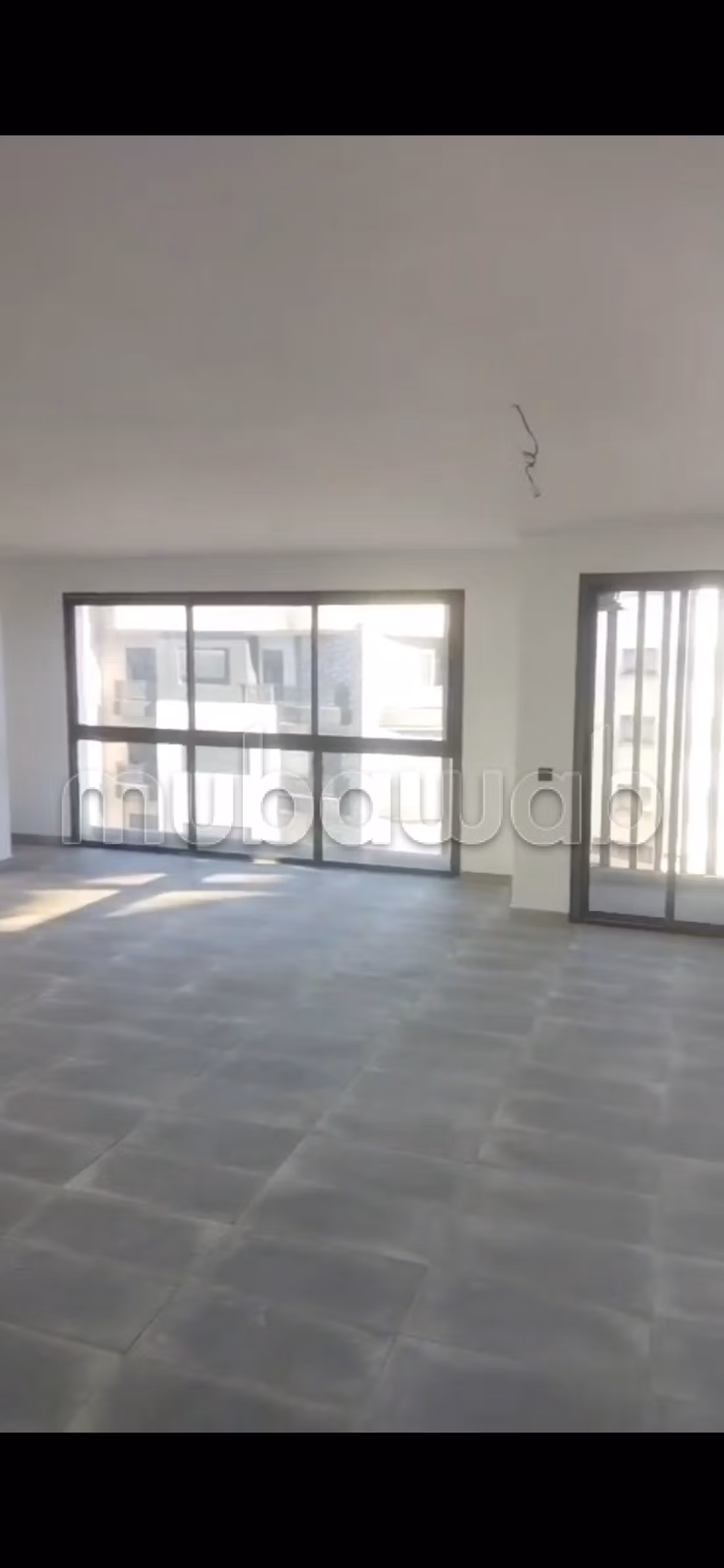 Location de bureaux à Hay Hassani. Surface de 75 m². Porte blindée et résidence sécurisée