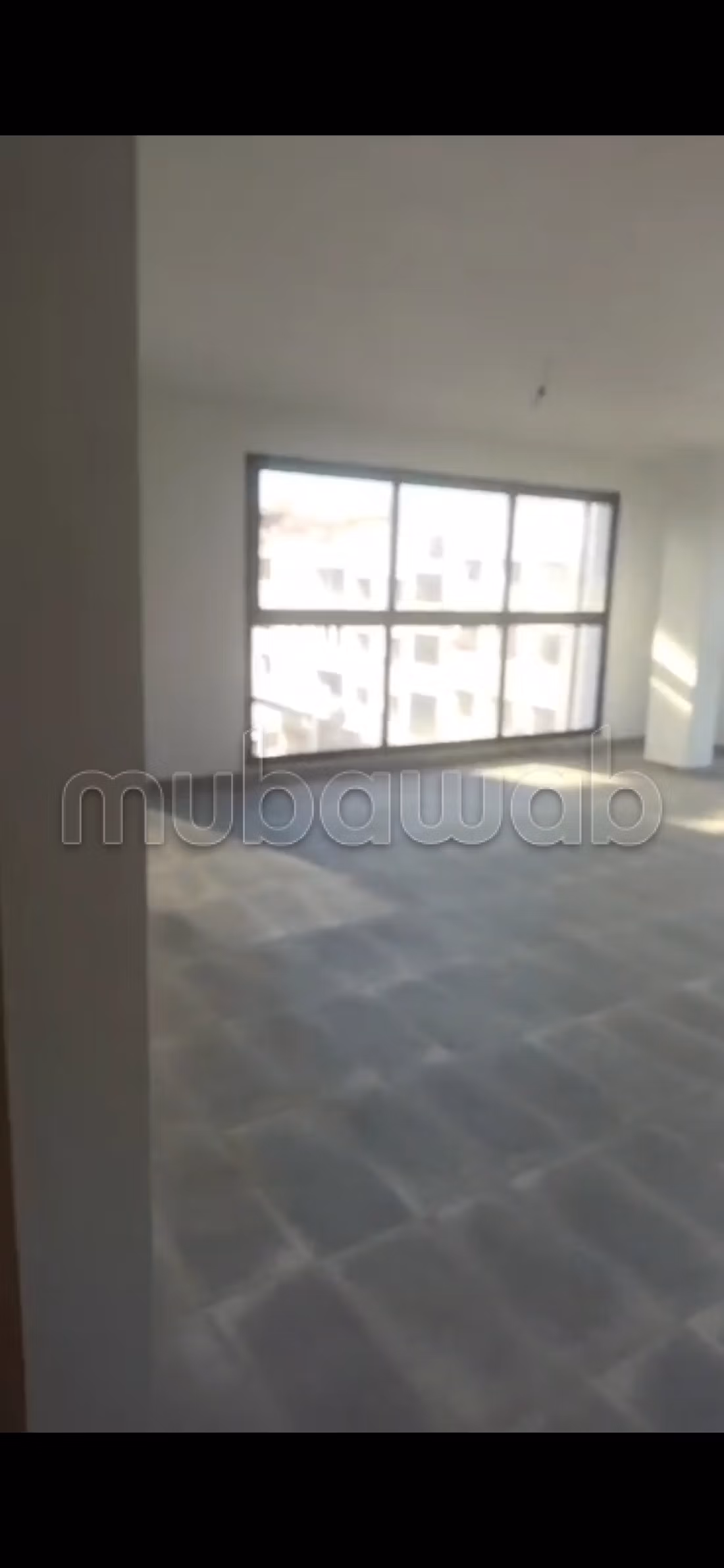Location de bureaux à Hay Hassani. Surface de 75 m². Porte blindée et résidence sécurisée
