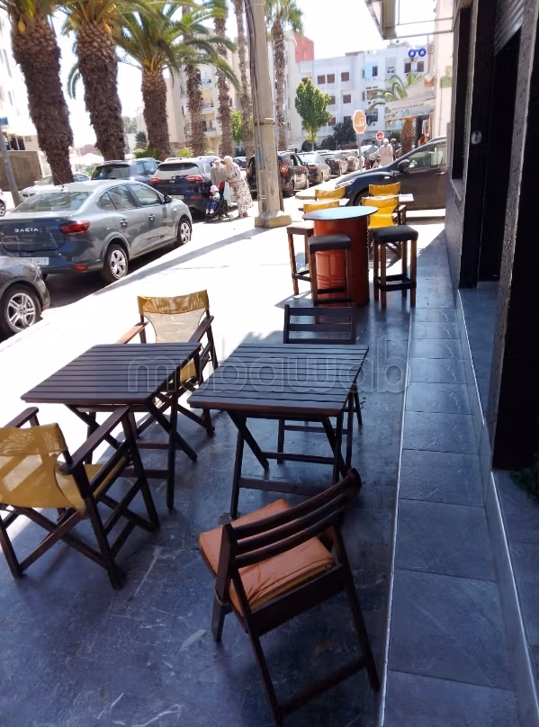 Fond de commerce à l'achat. Superficie 30 m². Cuisine bien équipée