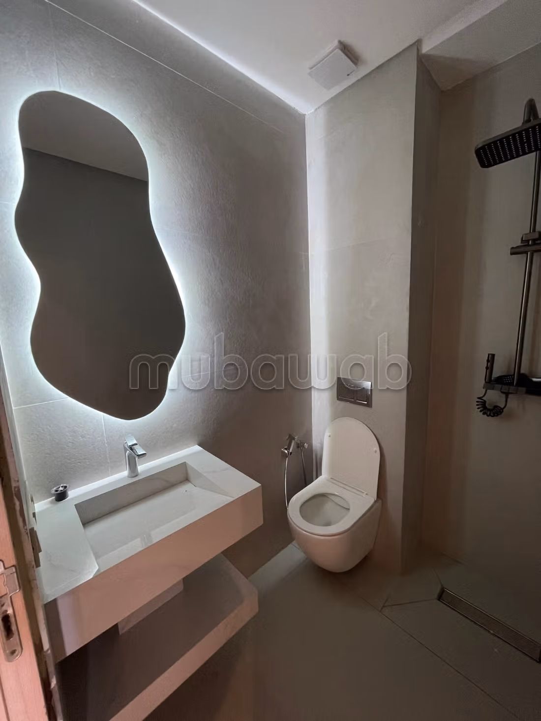 Appartement en location à Route Casablanca. 
2 chambres agréables. 
Bien meublé — 3