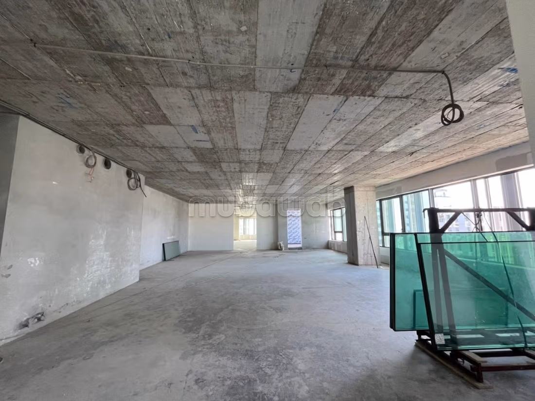 Plateau de bureaux premium de 1.135 m de surface exploitable a la location a CFC
