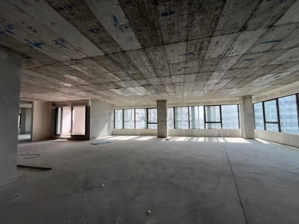 Plateau de bureaux premium de 1.135 m de surface exploitable a la location a CFC