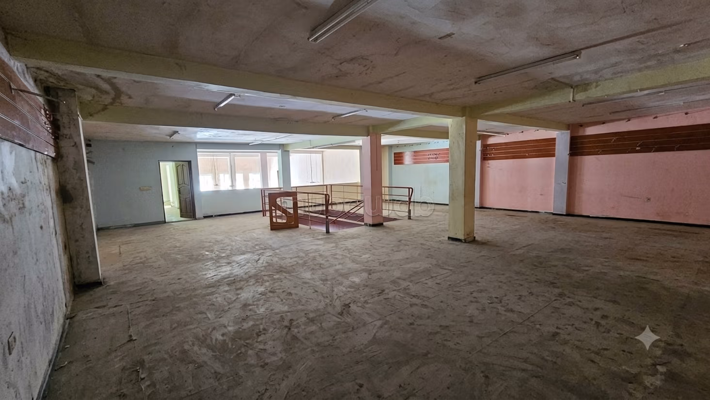 Strategic Commercial Store 540 m²