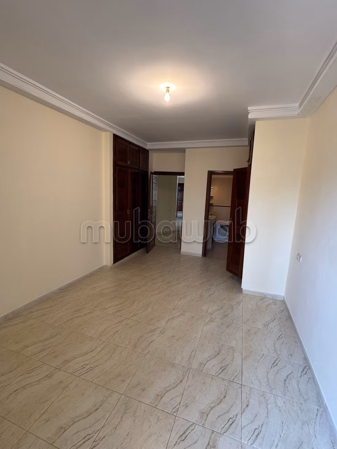 Superbe appartement à vendre à Hamria.
Superficie 130 m².
Cheminée et service de conciergerie
