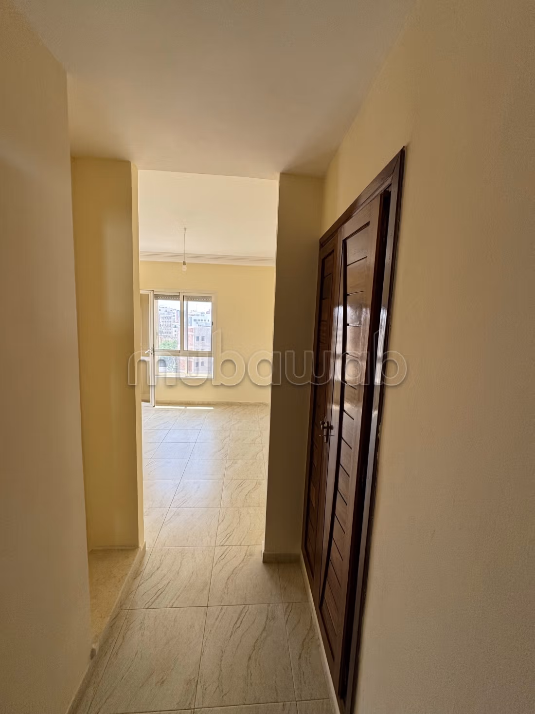Superbe appartement à vendre à Hamria.
Superficie 130 m².
Cheminée et service de conciergerie