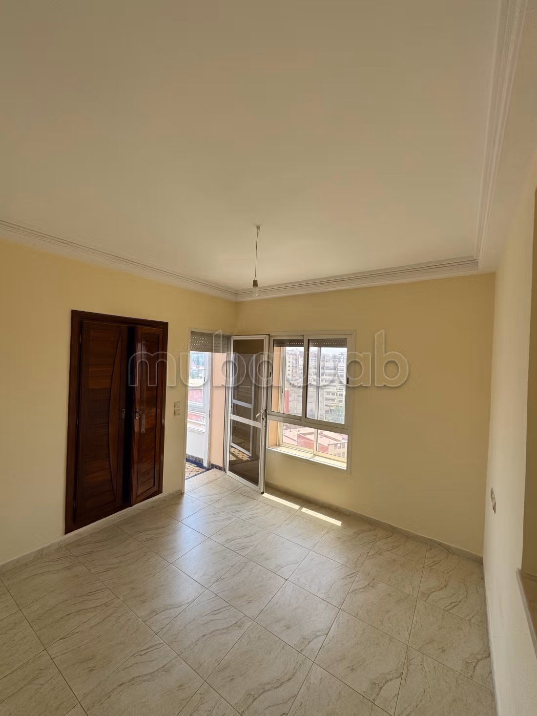 Superbe appartement à vendre à Hamria.
Superficie 130 m².
Cheminée et service de conciergerie
