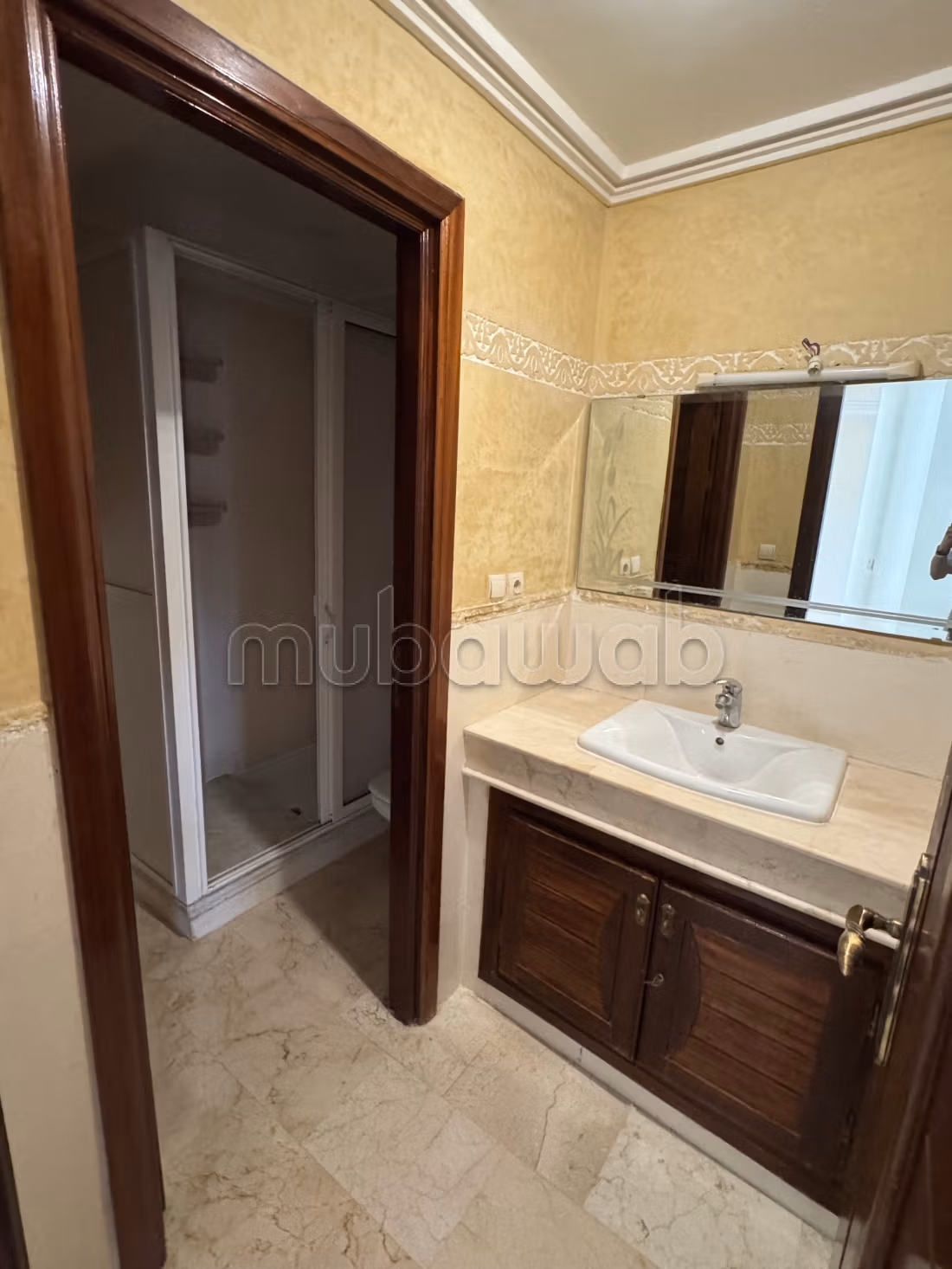 Superbe appartement à vendre à Hamria.
Superficie 130 m².
Cheminée et service de conciergerie