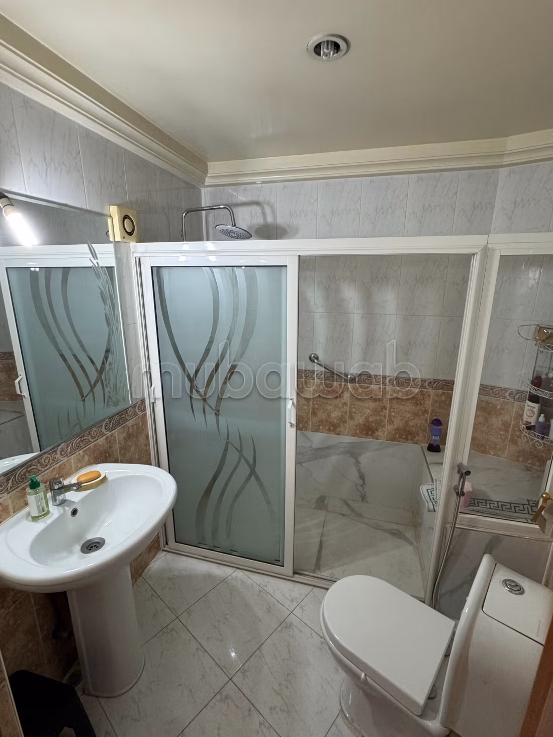 Vend appartement à Hamria. 6 grandes pièces. Environnement calme avec vue montagne, double vitrage