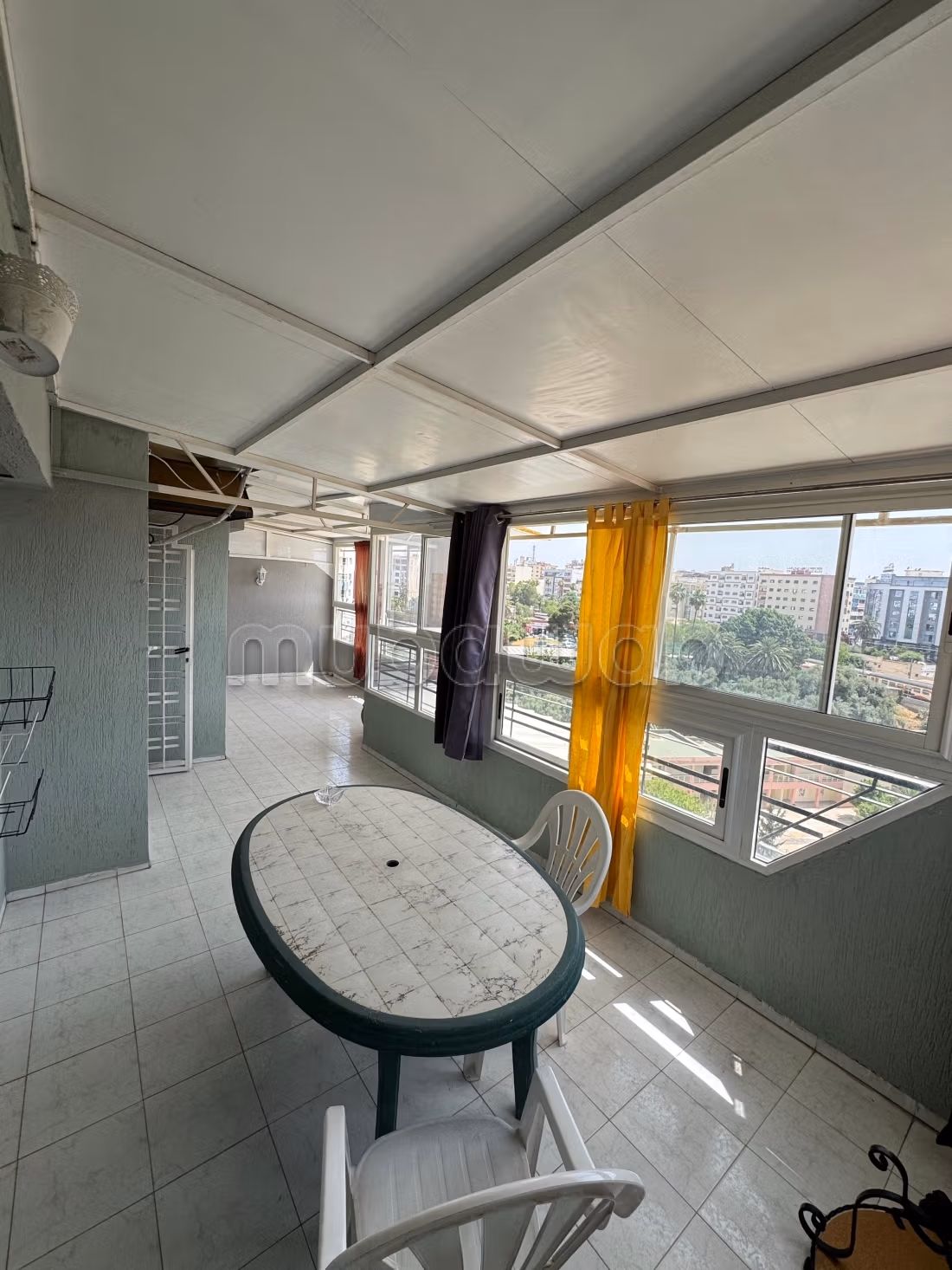 Vend appartement à Hamria. 6 grandes pièces. Environnement calme avec vue montagne, double vitrage