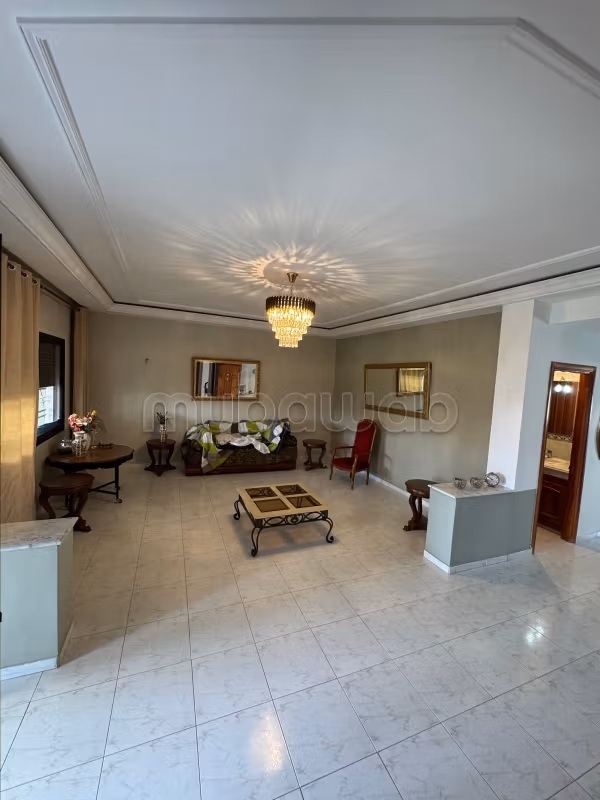 Vend appartement à Hamria. 6 grandes pièces. Environnement calme avec vue montagne, double vitrage