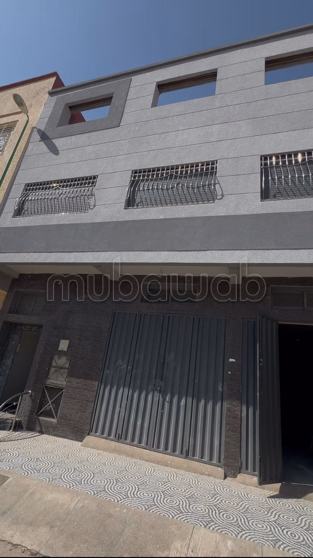 Trouvez votre maison à acheter à Marjane. 
3 chambres agréables. 
Porte blindée, salon marocain